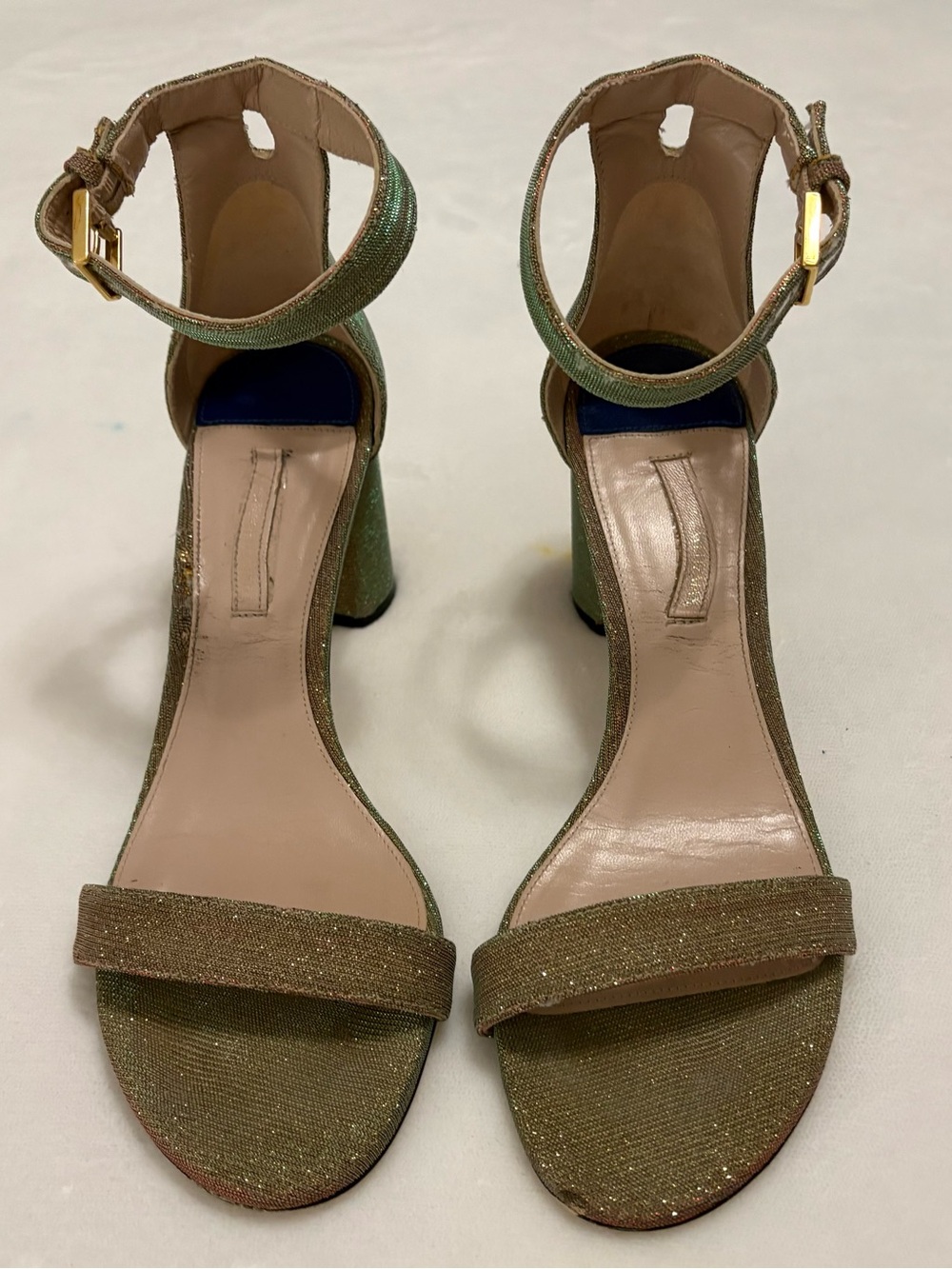 Stuart Weitzman Nudist Gold Nighttime Glitter Sandal Size 8.5. The color shifts